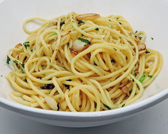 SPAGHETTI GARLIC & OIL (LG) image